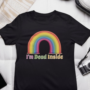 レインボーデッドインサイドTシャツ - ヴィンテージ漫画シャツ、ダークユーモアゴスマカブレシャツ - オカルトTシャツ、アイロニックT、ヘビーメタルTシャツ、父の日