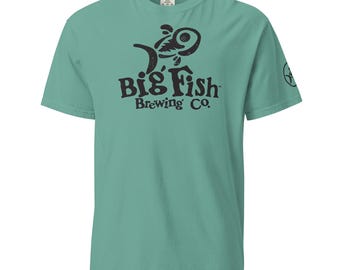 Camiseta de manga corta de peso pesado con el logotipo original de Big Fish Brewing Co.