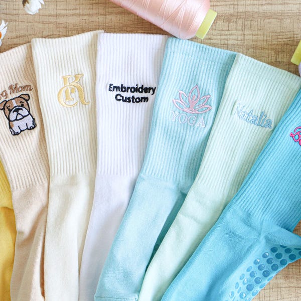 Calcetines de yoga y pilates personalizados con tu nombre, texto y logotipo. Calcetines de mujer personalizados. Calcetines antideslizantes para entrenamiento. Regalos de fiesta. Regalo para mamá.