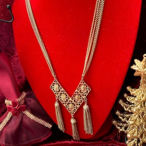 vintage Sarah Coventry multi chain tassel pendant necklace gold tone