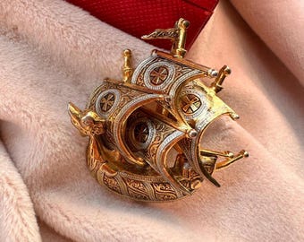 vintage Spanish damascene toledoware galleon ship brooch gold tone