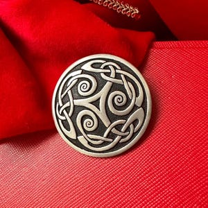 vintage st Justin pewter Celtic knot shield brooch, plaid brooch