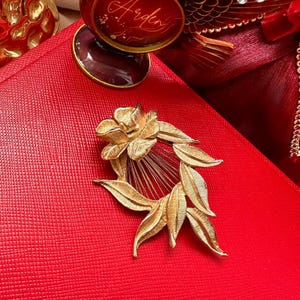 vintage Kramer flower brooch gold tone