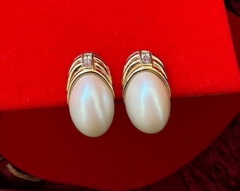 vintage Richelieu pearl clip on earrings gold tone