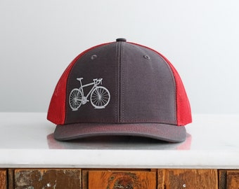 Bicycle Trucker Cap, matte gray on charcoal/red hat