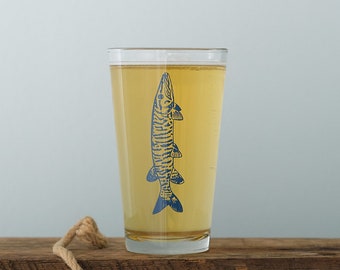 Muskie Fish Pint Glassware- gift SET of 2, fishing gift for him