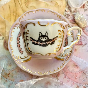 Cœurs en papier, tasse à thé et soucoupe en porcelaine 5 oz chauve-souris avec cœurs
