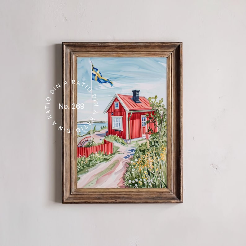 Op de afbeelding: Een ingelijst schilderij van een rood huisje met een blauw-gele vlag die ervoor wappert. Het huisje is omgeven door groene bomen en struiken. Het schilderij is getiteld "Ratio Dina" en genummerd "No. 269".