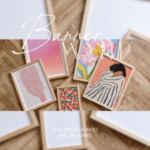 Könnte beinhalten: Eine Sammlung gerahmter Kunstdrucke mit verschiedenen Designs, darunter abstrakte Linien, Blumenmuster und eine Figur in gestreifter Kleidung. Die Rahmen sind aus hellem Holz, und die Drucke sind auf einer Holzoberfläche angeordnet. Der Text "Banner Mockup" und "4x5 & ISO DIN A RATIO" ist ebenfalls enthalten.
