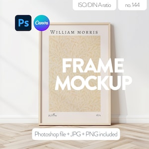 Puede incluir: Una maqueta de marco de madera clara con un diseño estampado beige en el interior. El marco está sobre un suelo de madera con una pared blanca en el fondo. El texto "WILLIAM MORRIS" está en la parte superior del marco y el texto "FRAME MOCKUP" está en el centro del marco. El texto "Willow" y "1874" están en la parte inferior del marco.