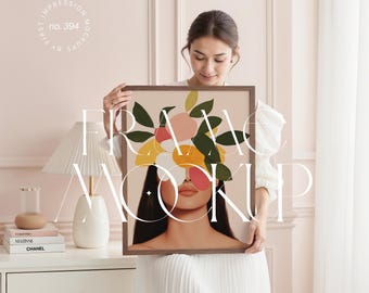 Mockup van een 4x5 fotolijst met persoon, sjabloon voor een houten fotolijst, mockup van een persoon met een fotolijst, mockup van een donker eikenhouten 4x5 fotolijst voor het tentoonstellen van kunstwerken, PSD & PNG