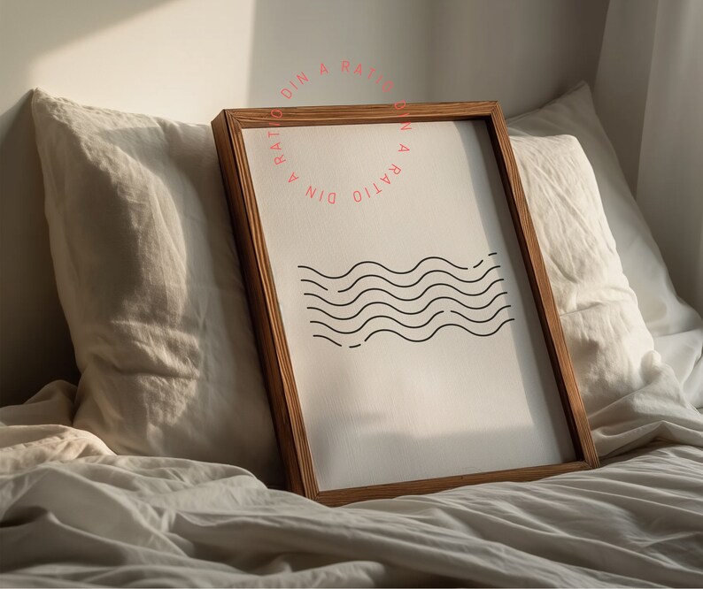 May include: A framed print with a minimalist design of black wavy lines on a white background. The frame is made of natural wood and has a light brown finish. The print is titled "Din A Ration".