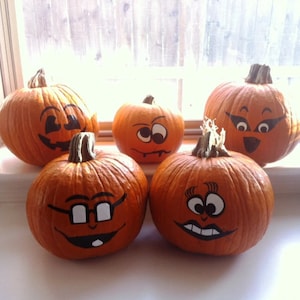 Calcomanía de vinilo con diseño de cara de calabaza pequeña para calabazas, calabacines, contenedores, ventanas y más. 1 calcomanía: usted elige el diseño [H5]