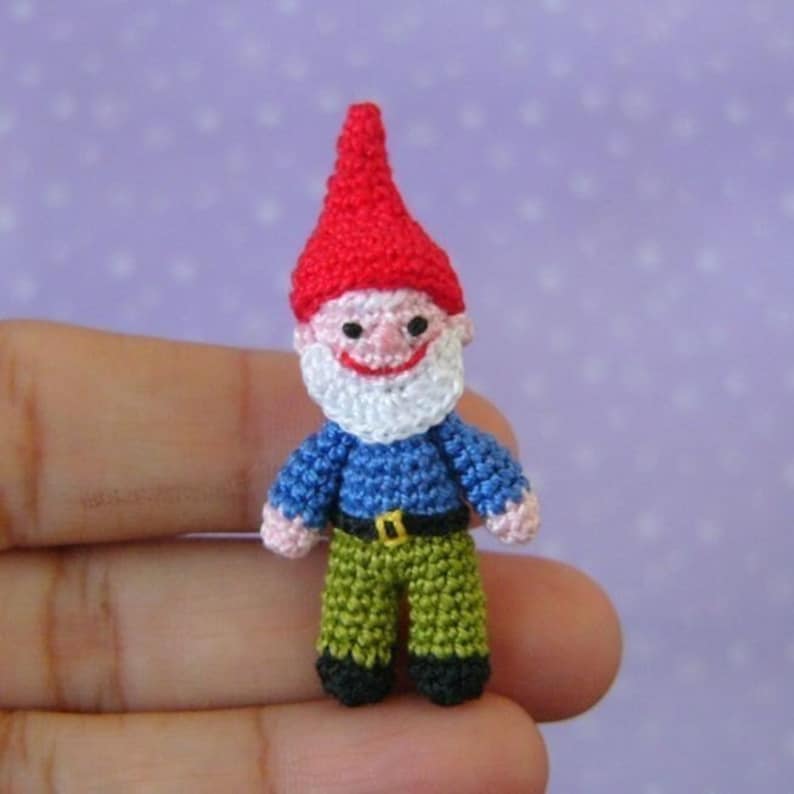 Miniature Garden Gnome AMIGURUMI Crochet PATTERN immagine 1