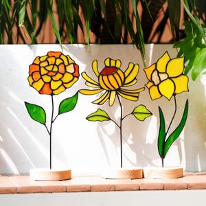 100%Handmade Stained Glass Birth Month Flower,Stained Glass Flower Suncatcher,Personalized Birth Flower With Name,Birthday Gift,Garden Decor