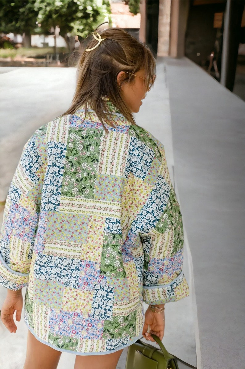 Handgefertigte gesteppte Patchwork-Vintage-Jackenmäntel, neuer Stil, Boho, grüne Blumen-Steppjacke, 2024 Frühling, Y2k-Jacke, Muttertagsgeschenk Bild 4