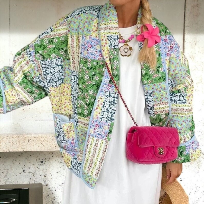 Handgefertigte gesteppte Patchwork-Vintage-Jackenmäntel, neuer Stil, Boho, grüne Blumen-Steppjacke, 2024 Frühling, Y2k-Jacke, Muttertagsgeschenk Bild 2