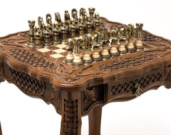 Table d'échecs de luxe faite main avec pièces en bronze