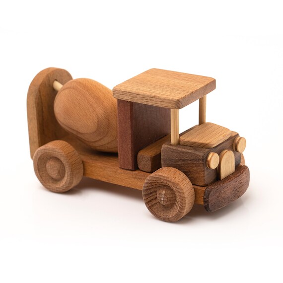 手作りの木製セメントトラックおもちゃ：パーソナライズされた幼児向け