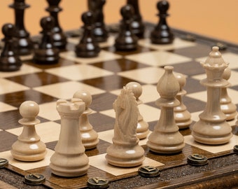 Foldable Wooden Chess Set: Personalized Backgammon Option
