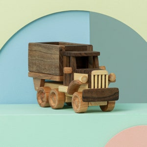 Personalisiertes hölzernes Kipplaster-Spielzeug: Umweltfreundliches Holzspielzeug