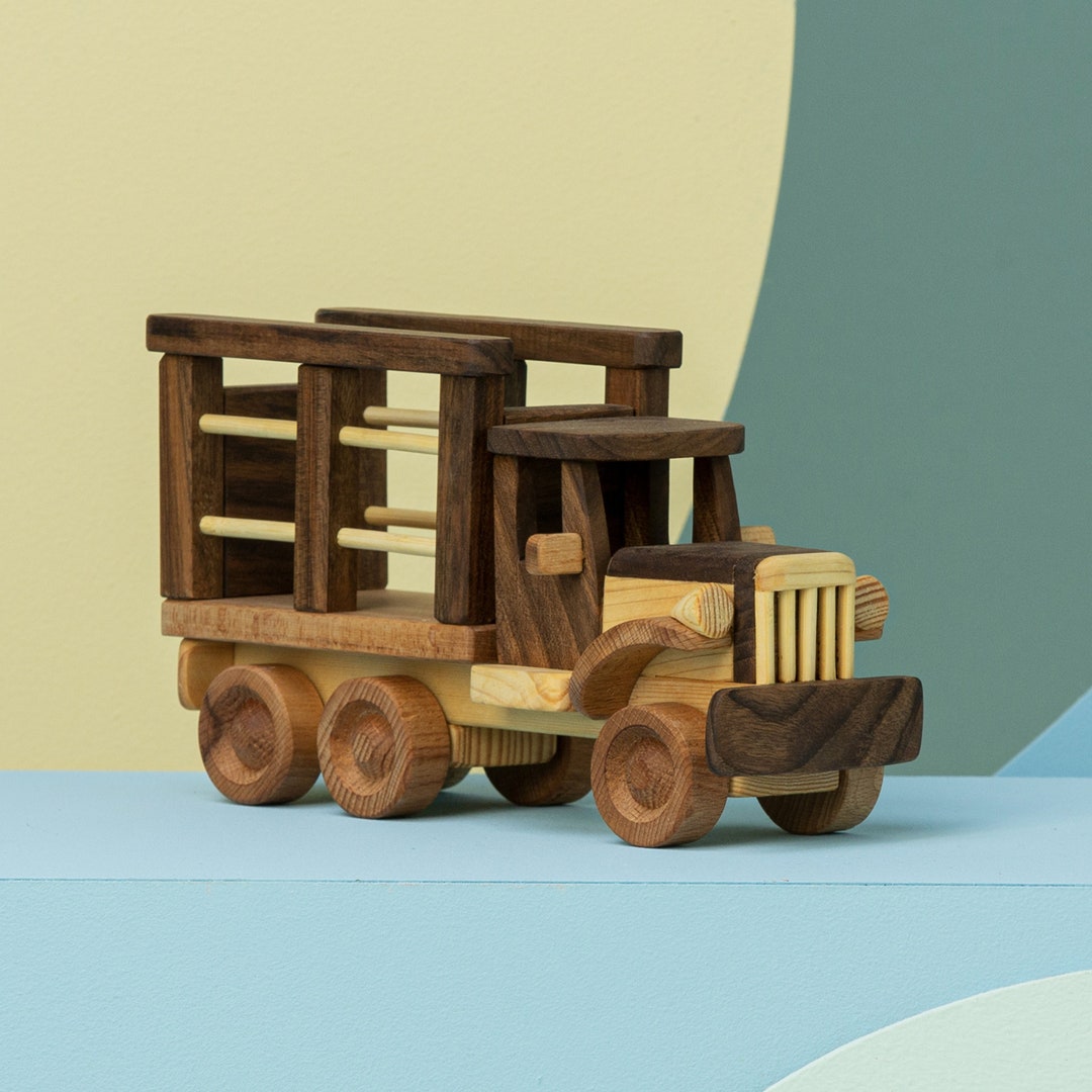 237新品・未使用　木のおもちゃ　手作り木製自動車 トラック　木製玩具　乗用玩具 楽天市場】ベック 木のおもちゃ ドイツ製 知育玩具 トラック 青/黄