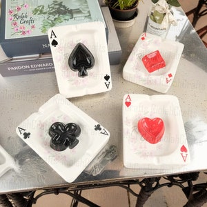 Cenicero minimalista de cerámica con forma de carta de póquer Ace, cenicero para jugadores, cenicero con baraja de cartas Ace en negro y rojo, cuadrado, decoración de escritorio, regalo creativo