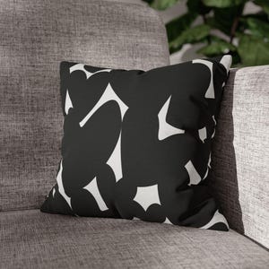 Black and White Heart cushion Minimalist Couch Pillow, Modern Bold Pattern Pillow, Abstract Throw Pillowcase, Contemporary Home Style Pillow