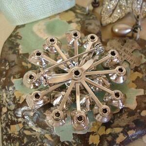 vintage clear rhinestone brooch mid century unmarked beauty brilliant prong set octagons and rounds image 4