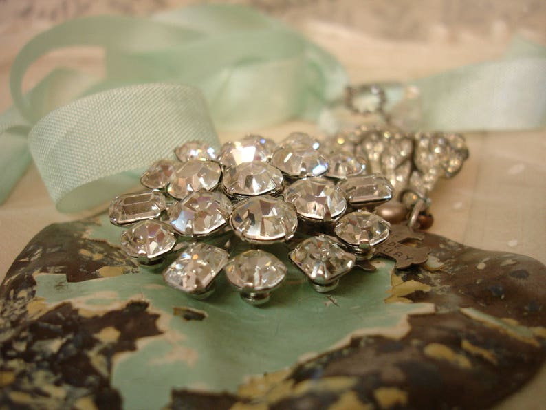 vintage clear rhinestone brooch mid century unmarked beauty brilliant prong set octagons and rounds image 3