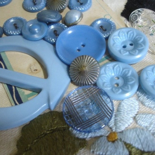 true blue through and through...assorted vinTaGe blue glass and plastic buttons