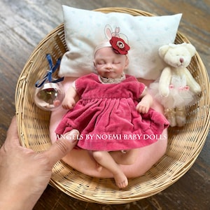 OOAK Mini Polymer Clay Baby Doll - Rosa Kleid - Handmade by Artist - Clay Art