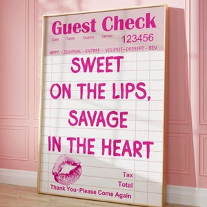 Roze poster gastencheque, kusprint, trendy muurkunst, esthetische preppy prints, girly wanddecoratie, gastencheque kunst aan de muur, cadeau voor haar, liefdesposter