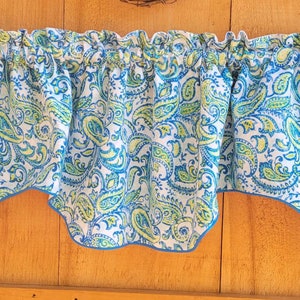 Blue and lime paisley lined valance with blue trim