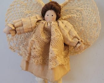 Adorno de muñeca de ángel hecho con lino vintage