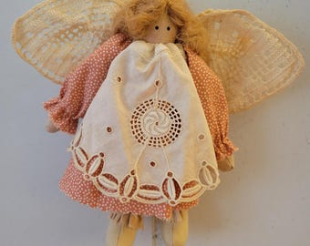 Adorno de muñeca de ángel hecho con lino vintage