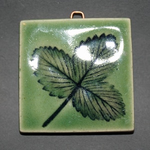 2x2&quot; strawberry leaf hanging tile