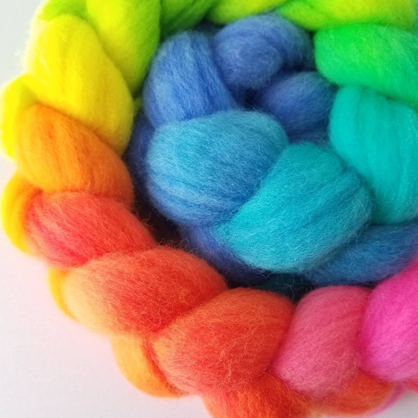 RAINBOW hand-dyed Falklands wool top roving spinning fiber gradient ombre rainbow