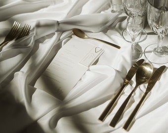 Luxurious wedding menu with a vignette | Modern wedding menu | Elegant personalized wedding menu for wedding guests in champagne gold