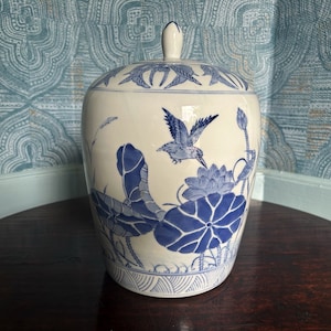 Blue & White Porcelain Ginger Jar - Wise Man Design Blue & White Porcelain Ginger Jar - Wise Man Design