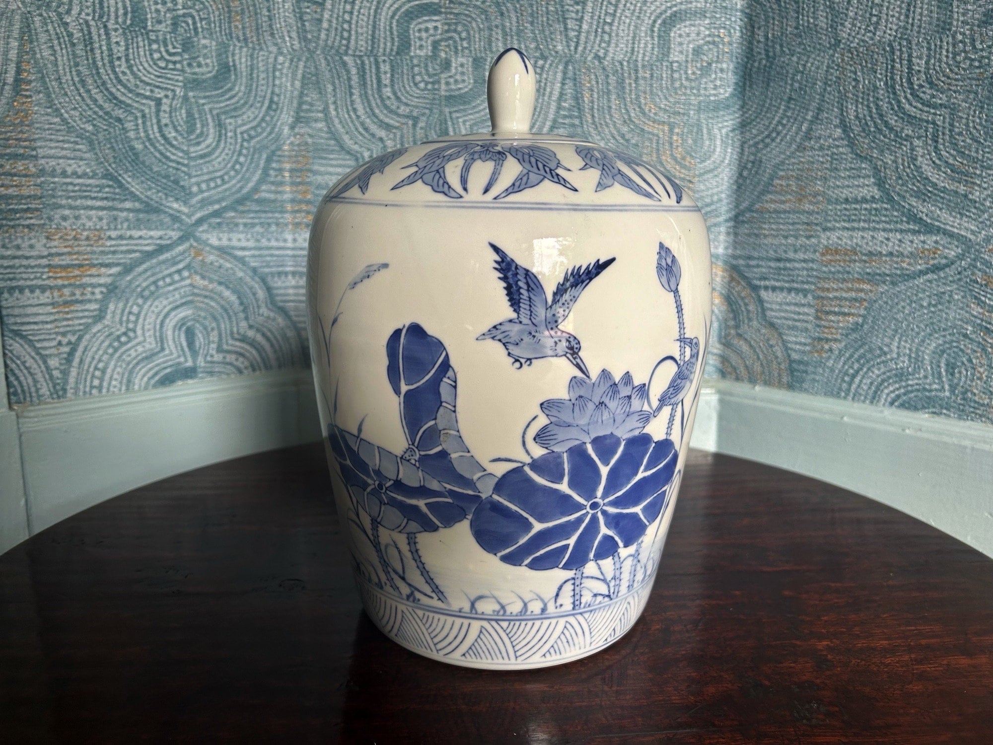 Blue & White Porcelain Ginger Jar - Wise Man Design Blue & White Porcelain Ginger Jar - Wise Man Design