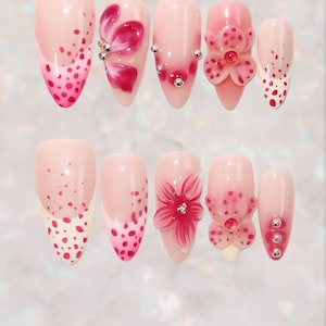Rosa 3D Blumen Press-On-Nägel, handgemachte süße künstliche Nägel mit Edelsteinen & Dot-Design, Girly Almond Nagel-Set, Frühlings-Sommer-Nagel-Kunst