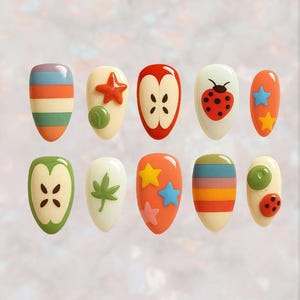 Frucht Marienkäfer Presse auf den Nägeln, süße 3D Apfelscheibe Stern Nail Art, bunte gestreifte Gelspitzen, handgefertigter Sommernagelset