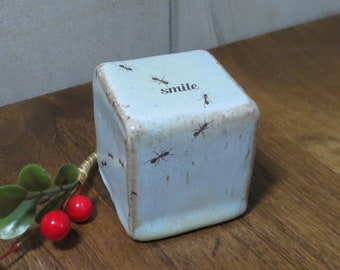 Stoneware Cube Rattle - Hinting Blue - Ants