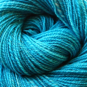 Hand spun 2ply Fingering weight Cheviot wool yarn Tropical Blue
