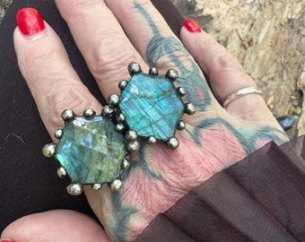 The Crowned Specter,  adjustable labradorite Ring