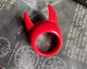 Devil Horn Ring, The Devils Advocate