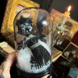 Voodoo Vick, gebeeldhouwd polymeerklei figuur.