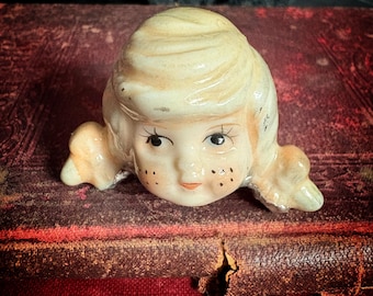 Vinage Figurine Ring