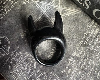 Devil Horn Ring, The Devils Advocate